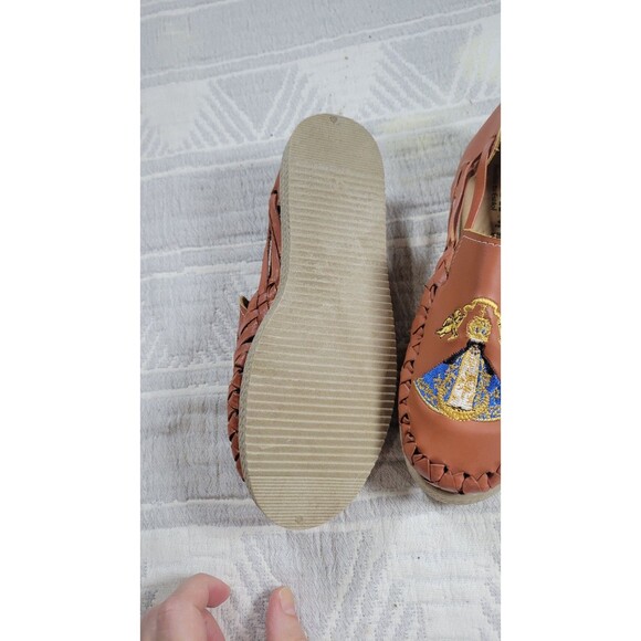 Calzado Marelli Leather Huarache Flats Handmade in Mexico, Virgin of Aparecida - Picture 4 of 5